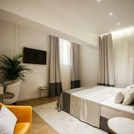 Club 5 Boutique 4*