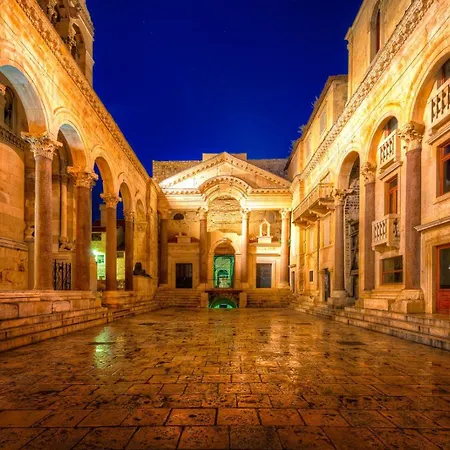 ゲストハウス Club 5 Boutique 4*