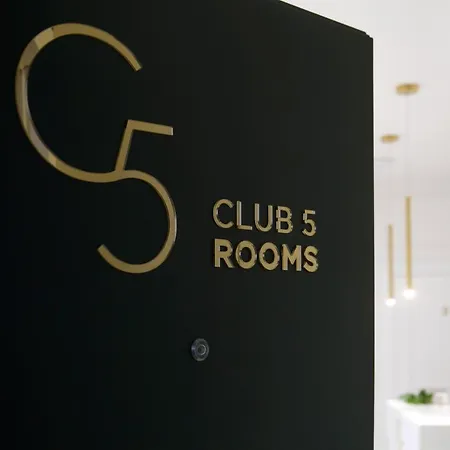Club 5 Boutique ゲストハウス 4*